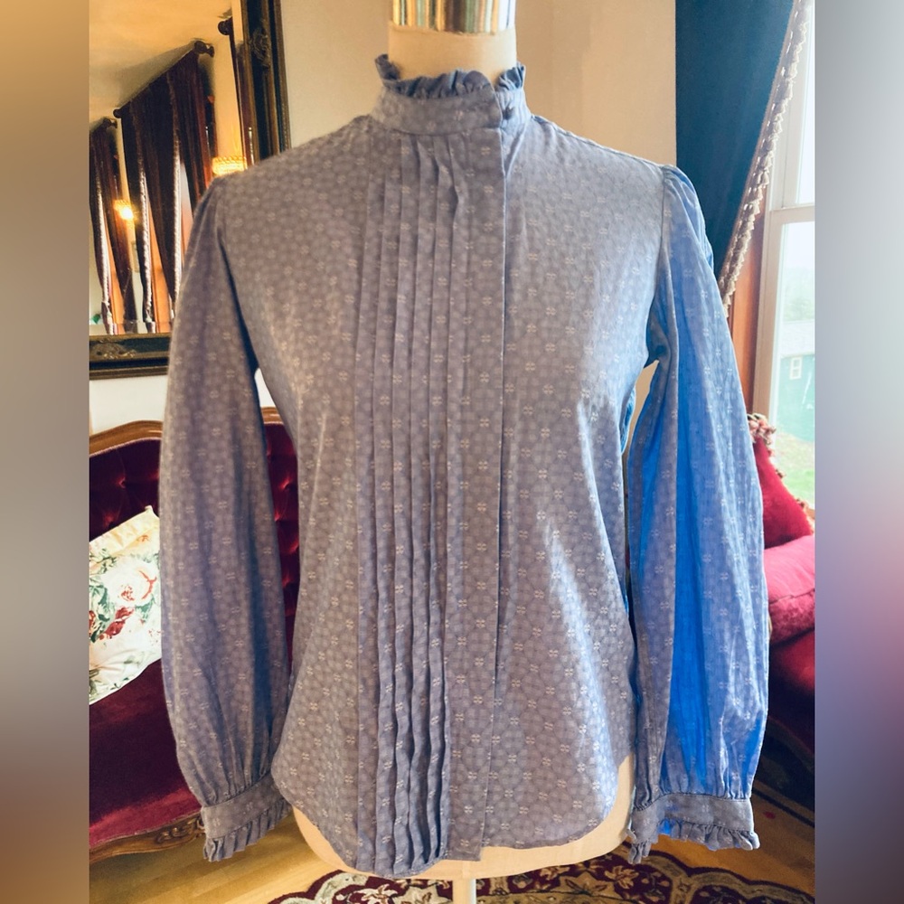 Foxcroft 90’s Blue White woven pattern shirt Size 6